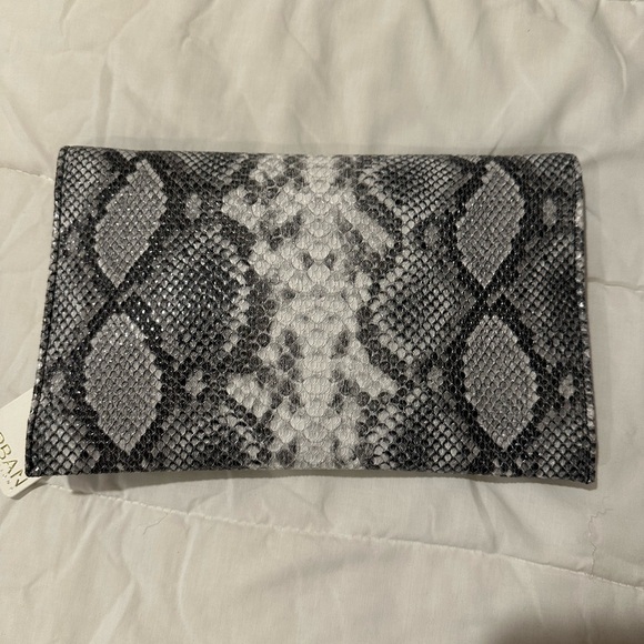 NWT Urban Expressions Snakeskin Clutch/Crossbody - Picture 2 of 5